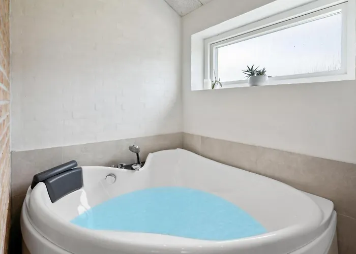 Five-bedroom In Holiday home
