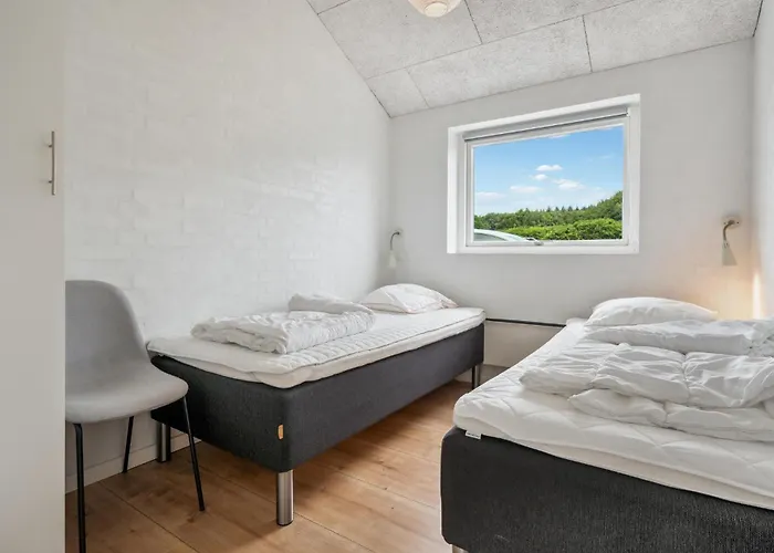 Five-bedroom In Holiday home *