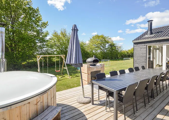 Five-bedroom In Holiday home *